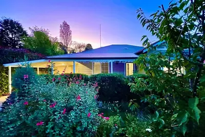 Image de Mimosa House - Upmarket, Elegant 4 Bedroom Mt Vic House with Secluded Garden