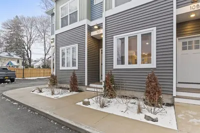 Image de Luxury Townhome | 5 Mins-Roc Airport | WiFi