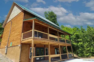 Image de Pooling Around: Dive into Your Gatlinburg Getaway!