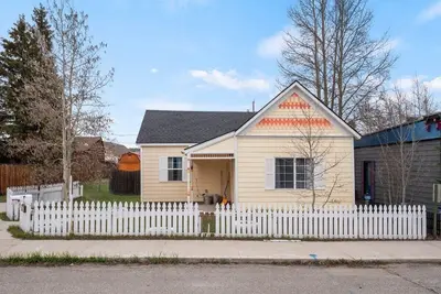 Image de Rustic 2br Rocky Serene Mountain Escape. Fenced In