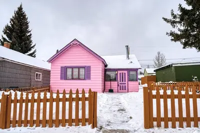 Image de 3br Pink Retreat - Walk to Town - Near Twin Lakes