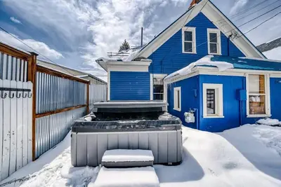 Image de 4br Victorian–Hot Tub–Short Walk to Harrison Ave