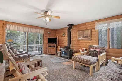 Image de 2br Cabin–Deck Lake View & Access–Bbq, Pets Ok!