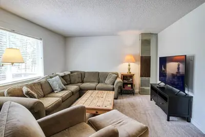 Image de 3br Cozy Cabin - Tranquil Forest - Pet Friendly