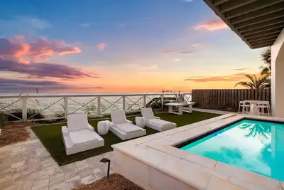 Image de Book Your Fall Getaway Now! Private Pool! 30a Beaches! 5 Adult Bikes! Low-Speed Vehicle! Peloton!