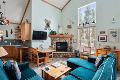 Image de 2br Mountain Cabin w/ Loft: View, Loft, Fireplace