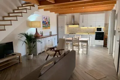 Image de Maison de vacances 'Domu Quesada' avec terrasse privée, Wi-Fi et climatisation.