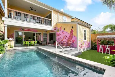 Image de Tropical Paradise with Heated Pool - Minutes to Fq