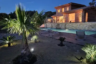 Image de Belle villa en bois au coeur des vignes, proche du Golf de St Tropez