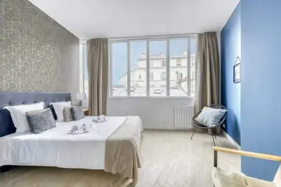 Image de Sacré-Coeur Modern 4bd with sauna for 10 guests!