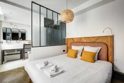 Image de Stylish and sunny 7bd with garden for 17 guests!