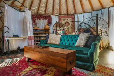 Image de Glamp in Heated Yurt in Big Bend @ Casa de Marca