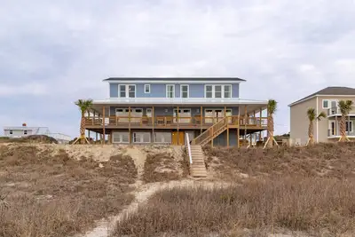 Image de Tuck Away - Stunning Ocean Front Designer Home