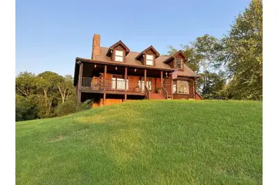 Image de 5 Acre 3 Bedroom Cabin Next Door to Troubadour