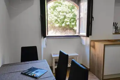 Image de Comfort studio apartment 30 meters from the sea.