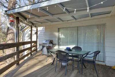 Image de Walk to Downtown: Eclectic Murphys Home w\/ Decks!