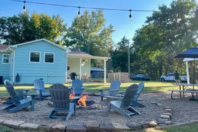 Image de Newly Renovated Amazing Lake Retreat! Sleeps 11- Walk to Water & Boat Ramp!