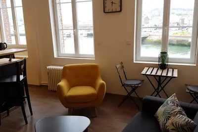 Élégant Studio, face au port de plaisance et au port