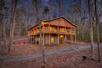 Image de 5-Star Cabin w/Hot Tub, Game Room, & Resort Perks!