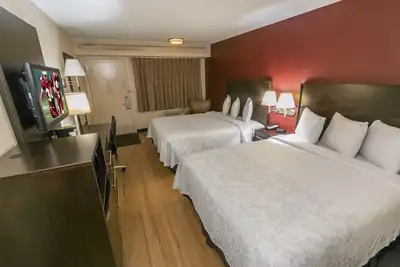 Image de Conveniently To Excellent Transportation! Free Parking, Pet-friendly Property!