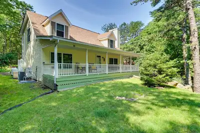 Image de Blakeslee Home w\/ Private Hot Tub, 5 Mi to Skiing!
