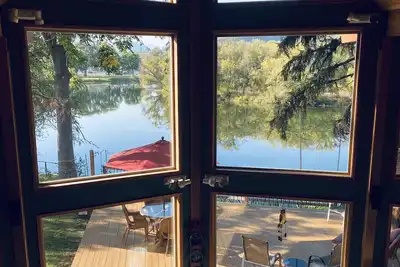 Image de Come to Oroville and stay at the Robbins Nest, your home away from home.