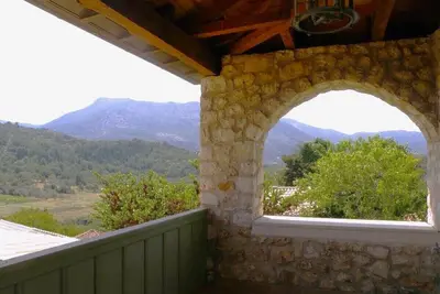 Large stonehouse