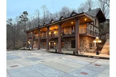 Image de 5 bedroom Estate near casino & downtown