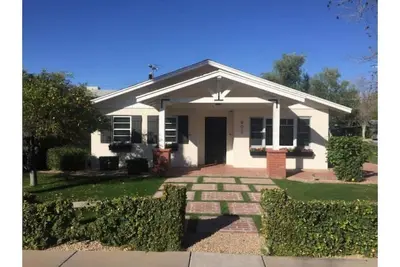 Pet-Friendly 2Bed/2Bath Modern Farmhouse with Steam Shower and High-End Kitchen