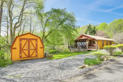 Image de Peaceful Mars Hill Home w\/ Porch & Mountain Views