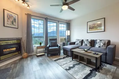 Image de Mountain Burrow 2 bedroom suite, sleeps 8: Unit 2005a&B