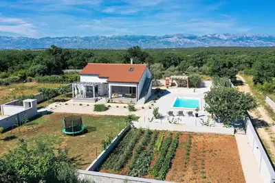Belle maison à Vrsi avec WiFi