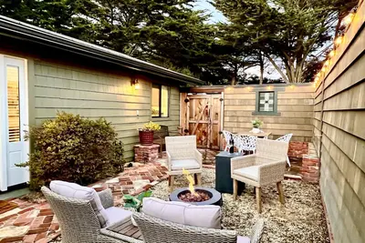 Monthly Rental! ! Coastal Beach Cottage - Steps to the beach and boardwalk!