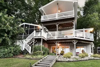 Image de 4-Br Lakefront Home with Amazing Views