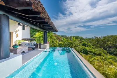Four Seasons Private Villa - In Gates, Staffed, Beach Clubs, Golf & More!