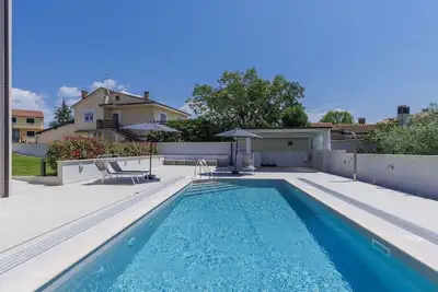 Image de Joli appartement pour 6 personnes avec climatisation, piscine, Wifi, Tv, terrasse et parking
