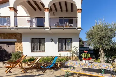 Image de Belle maison de vacances privée pour 6 personnes avec Wifi, Tv, patio et parking