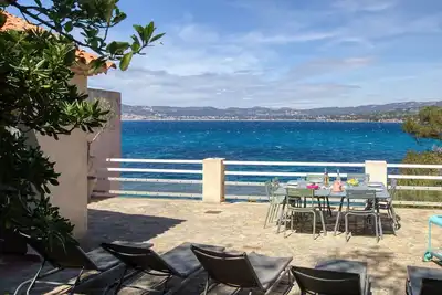 Agréable appartement pour 9 personnes avec Wifi, Tv, terrasse, animaux admis et parking