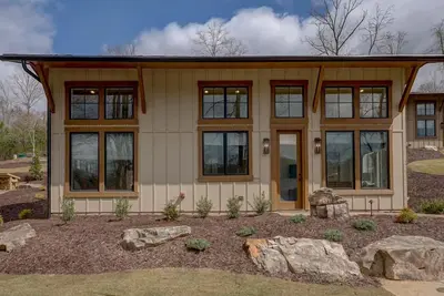 Image de Golf and Riverfront Cottage | King Bed | Group Availability