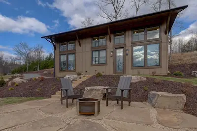 Image de Golf and Riverfront Cottage | King Bed | Group Availability