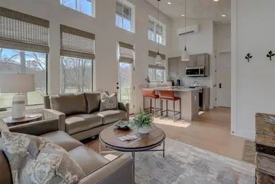 Image de Golf and Riverfront Cottage | King Bed | Group Availability