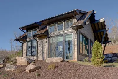 Image de Golf and Riverfront Cottage | King Bed | Group Availability