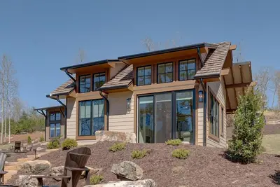 Image de Golf and Riverfront Cottage | King Bed | Group Availability