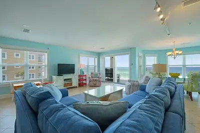 Image de Crystal Dunes 401 - Ocean Front Condominium with Pool & Includes Beach Chairs