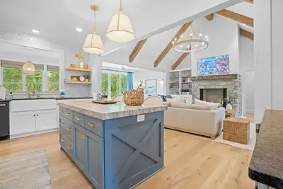 Image de New Construction w/ Hot tub - Luxury home in Sister Bay- Great for Groups!