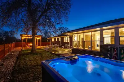 Image de Lake Loveland Stunner w/ Hot Tub, Pergola and Fire Pit