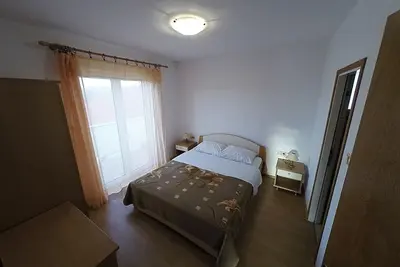 Image de Appartement de deux chambres avec la terrasse Lopar, Rab (A-20644-c)