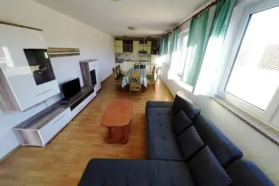 Image de Appartement de trois chambres avec la terrasse Lopar, Rab (A-20644-d)