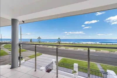 Image de Beach Front Experience with Point Blank Ocean Views