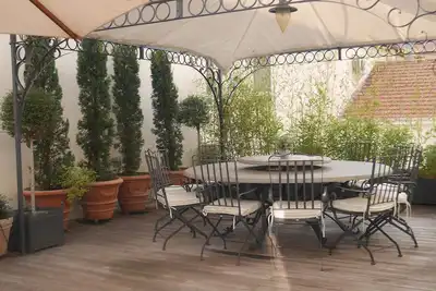 Image de 5 beds adjoining apartments, quiet, 2 large Private Roof Terraces, 5 mins Beach
